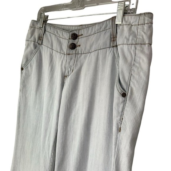 BCBGeneration Vintage 90s Light Denim Wide Leg Flare Jeans, 28 - Picture 3 of 13